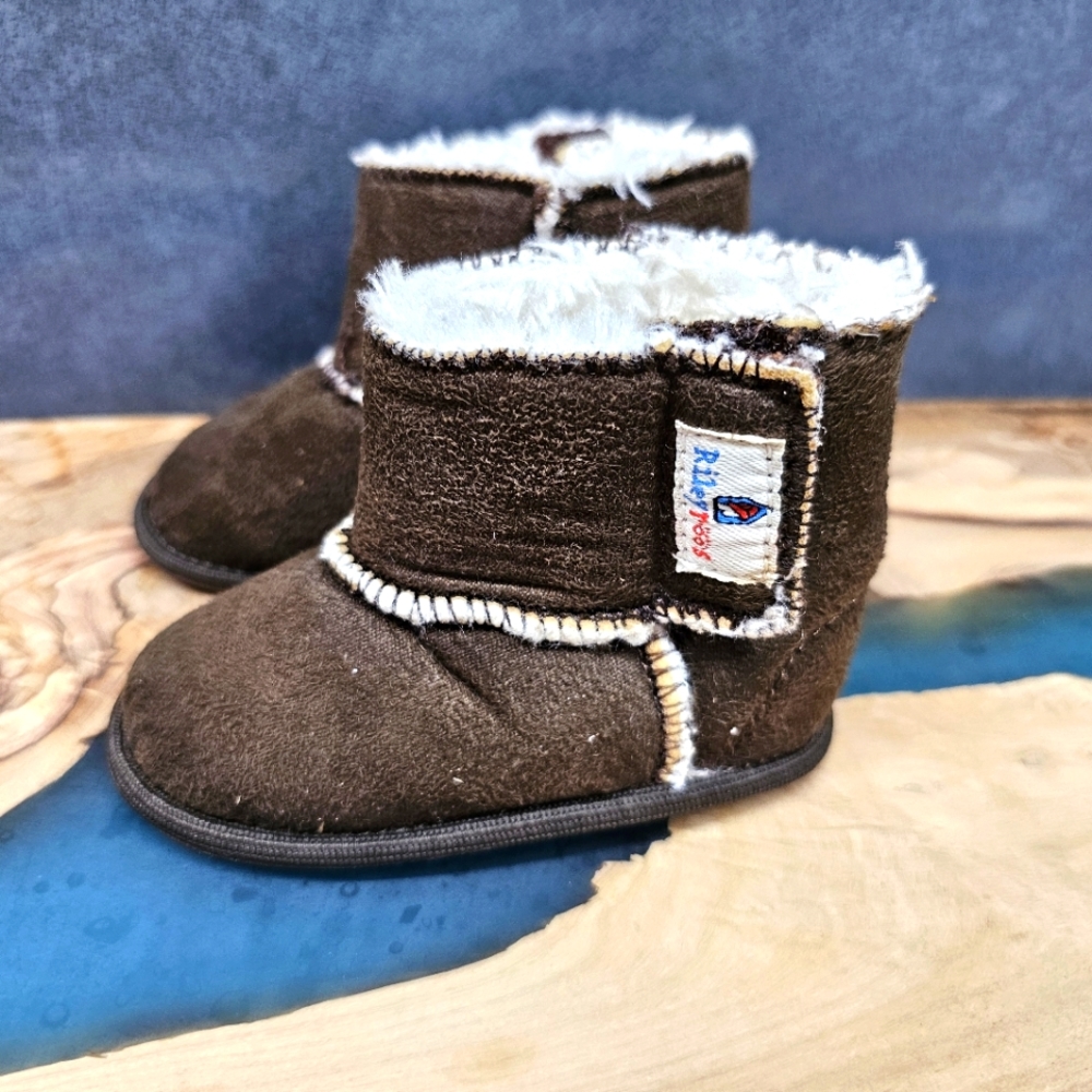 Rileyroos Caters Baby and Walker Shoes 18-24 months